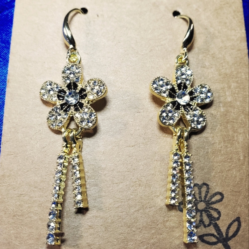 Stunning. Eye Catching Flower with rhinestone fringe.